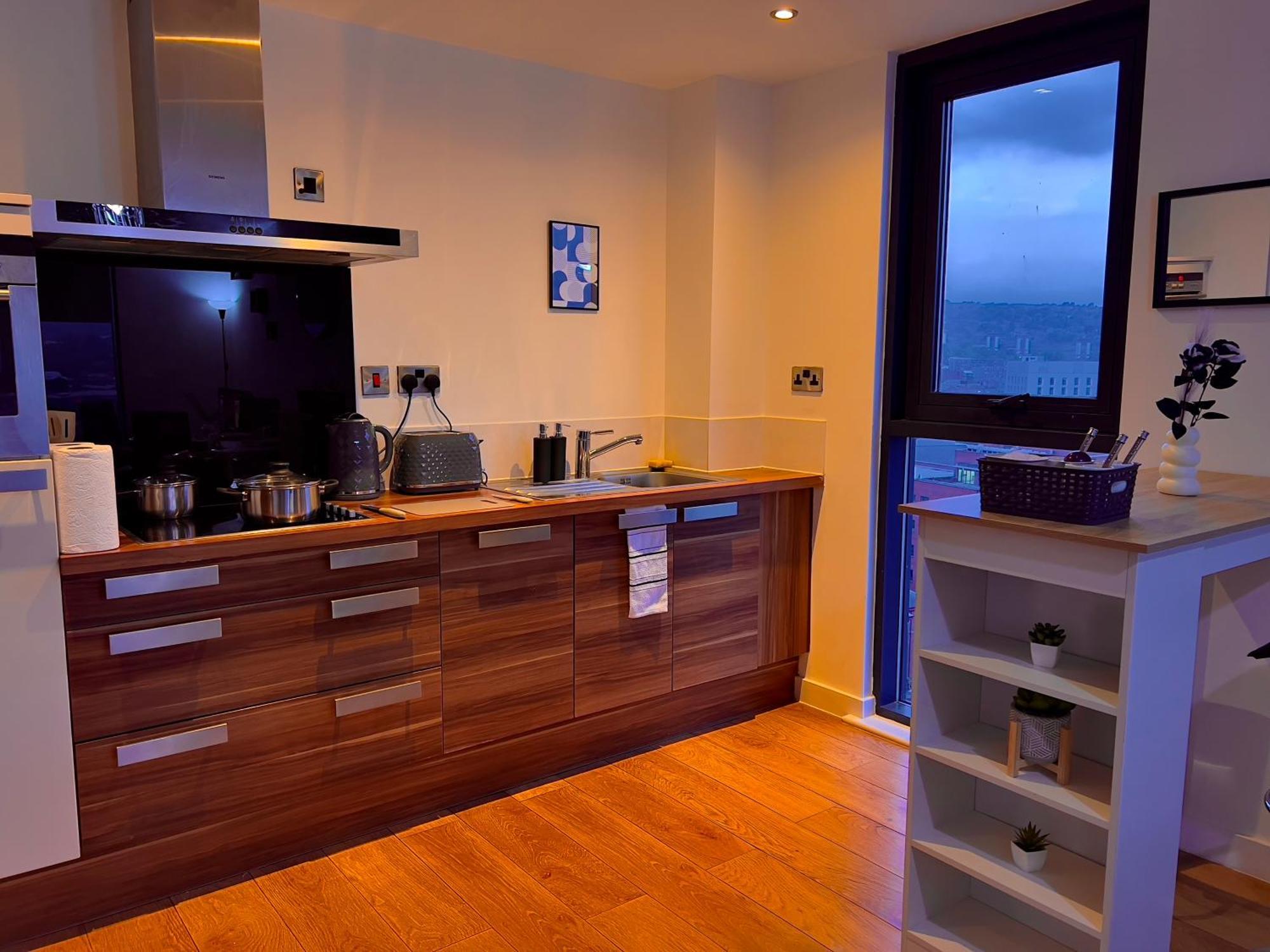 Penthouse Gem, Central, Scenic Views, Stylish, Modern, City Centre 2Br Шеффілд Екстер'єр фото